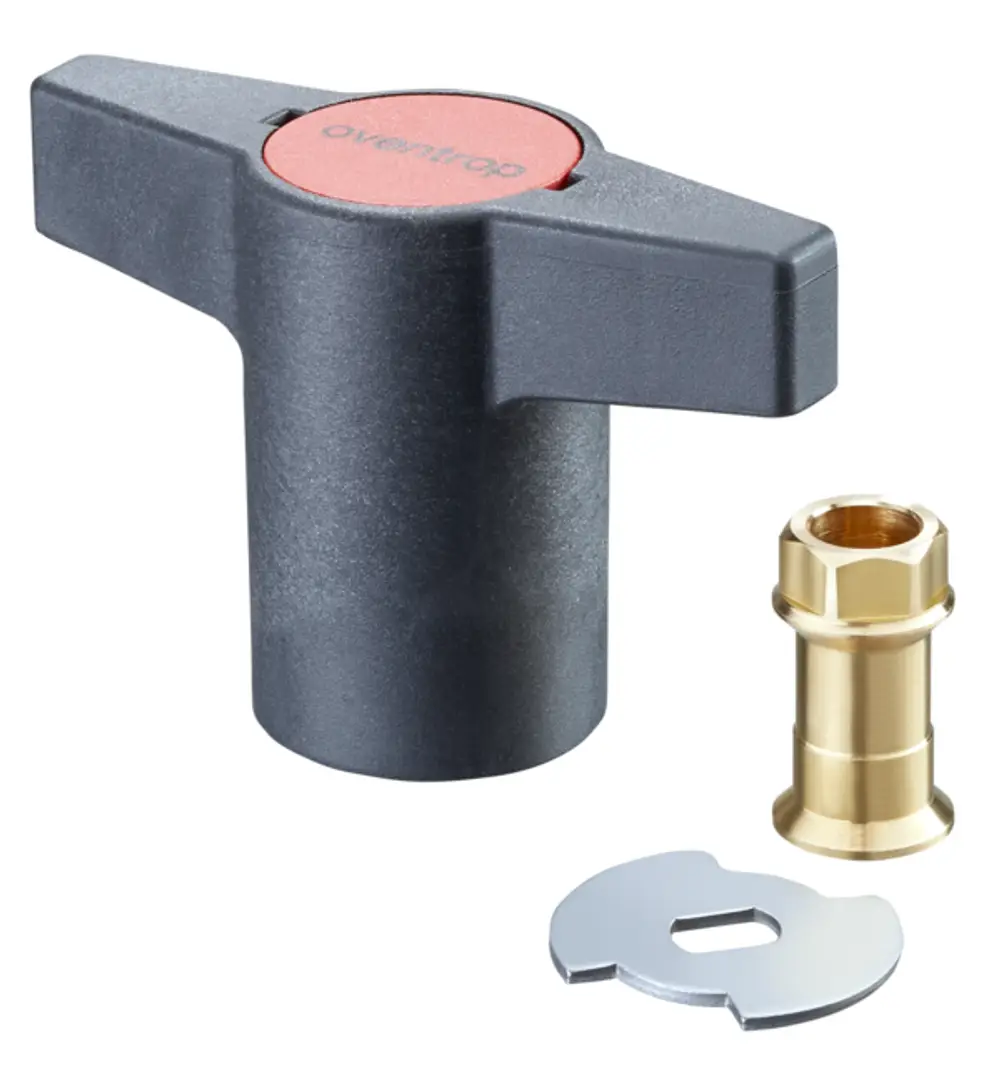 Kunststoff umgebauter Knebelgriff von Oventrop, zusammen mit einer Metallfassung und einer Zusatzscheibe, zur Verwendung in Rohrleitungen, dargestellt vor neutralem Hintergrund.